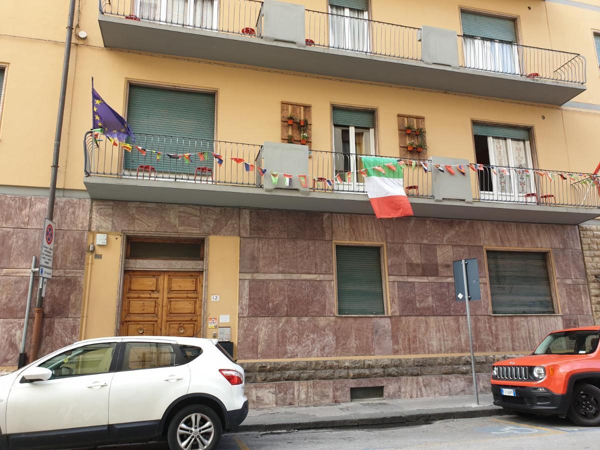 Pisa Train Station Hostel Exterior foto